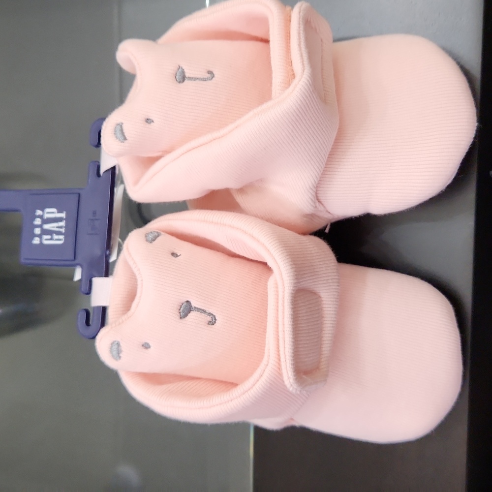 Baby Gap girl booties 6-12 months New very cute pink gray
